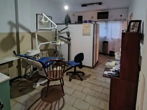 LOTE CON 3 LOCALES A LA VENTA