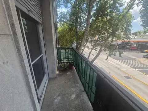 Venta 3amb Villa Gral . Mitre, frente c/Balcon