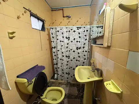 Casa 5 ambientes con 1 baño