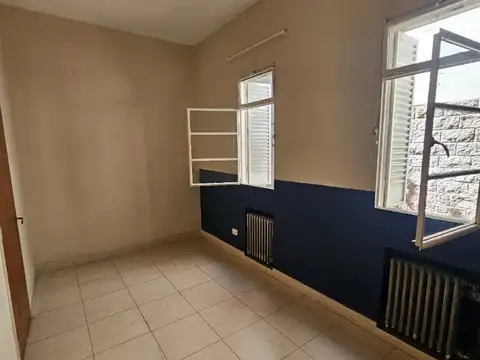 AMPLIA OFICINA EN P.B - CENTRICA SOBRE MENDOZA