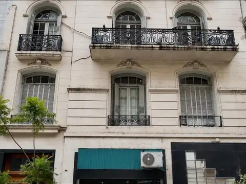 Piso de Categoria en Plaza San Martín - 230 m2