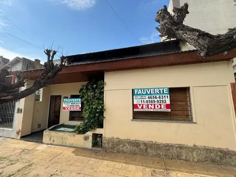 CASA EN VILLA SARMIENTO. VENTA