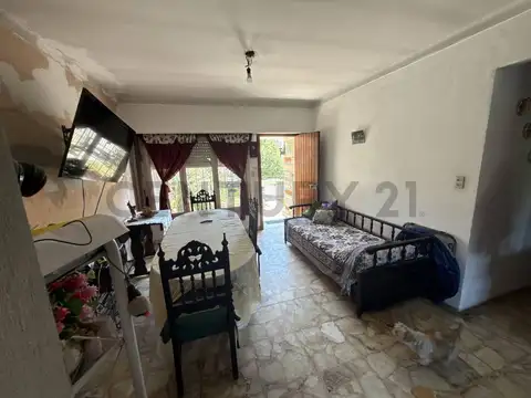 Casa 4 ambientes con 1 baño