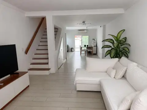 Depto Tipo Casa en Venta de 4 dormitorios