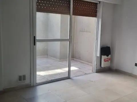 SE VENDE MONOAMBIENTE A ESTRENAR  CON PATIO