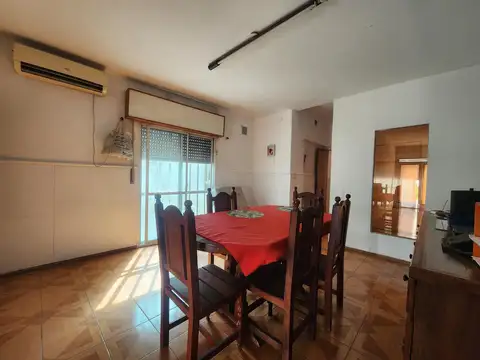 Casa 3 dormitorios en planta baja cochera y patio Oroño 6000