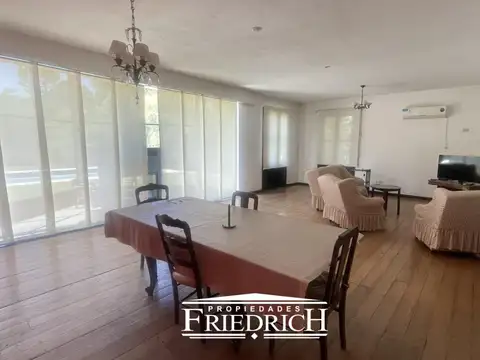 Casa 6 ambientes con 5 baños