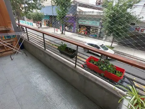 Venta de departamento monoambiente con balcón sobre av. Jonte 45m2 bajas expensas. Tiene Video!