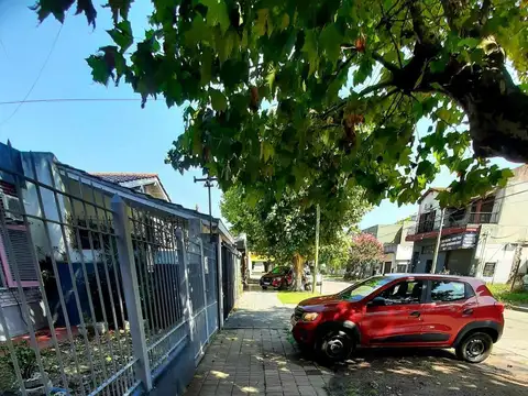 Beruti e/ Avenida Presidente Juan Domingo Perón y Italia