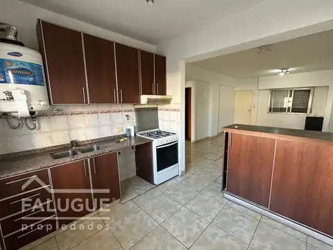 Departamento tres ambientes con cochera