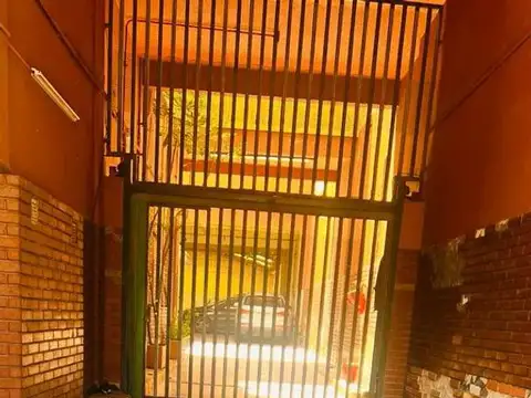 Cochera fija en venta  Barracas a 1 cuadra de M de Oca..