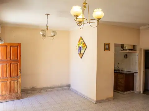 Casa 4 ambientes con 2 baños