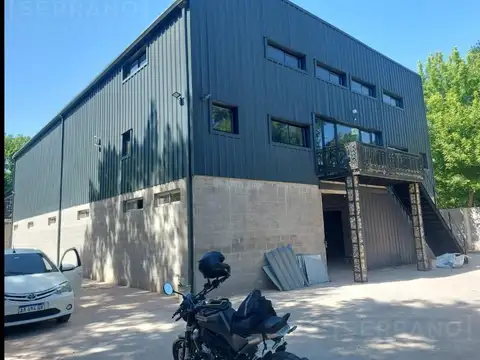 Alquiler Imponente Galpon Industrial  a estrenar con Oficinas (700 mtrs2)