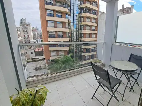 VENTA - Departamento un dormitorio, doble balcón. Centro, Rosario