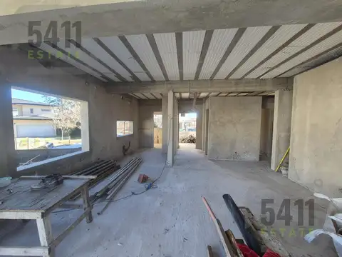 Casa 4 ambientes con 2 baños