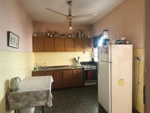 CASA 3AMB/ MULTIFAMILIAR ESQUINA A RECICLAR VENTA