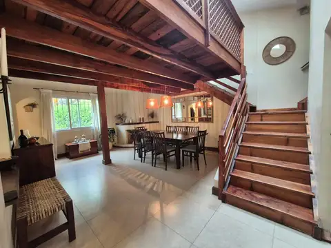 Casa 7 ambientes con 3 baños
