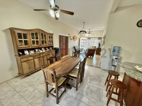 Casa 3 ambientes con 2 baños