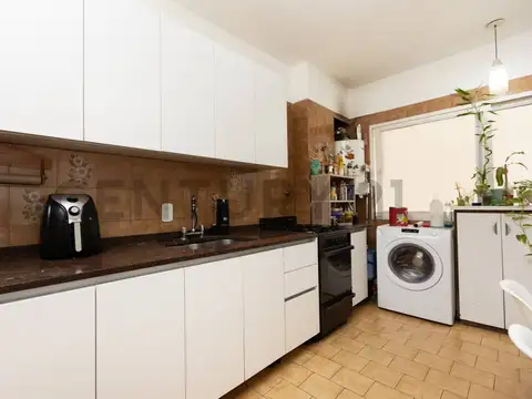 Departamento 3 ambientes con cochera en Venta al frente con balcón corrido – Sáenz Peña, Tres de Feb