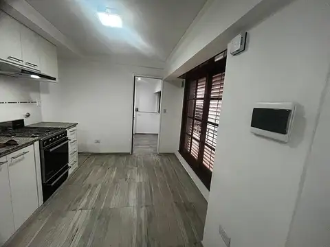 Departamento de 2 ambientes en ALQUILER en un primer piso. Turdera, Lomas de Zamora.