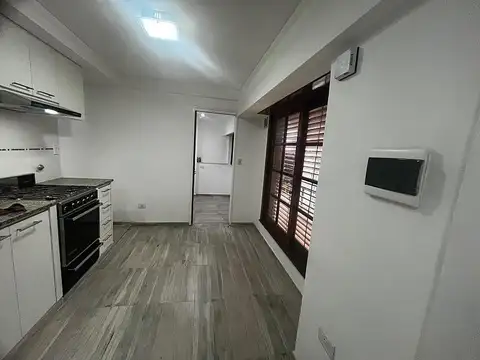 Departamento de 2 ambientes en ALQUILER en un primer piso. Turdera, Lomas de Zamora.