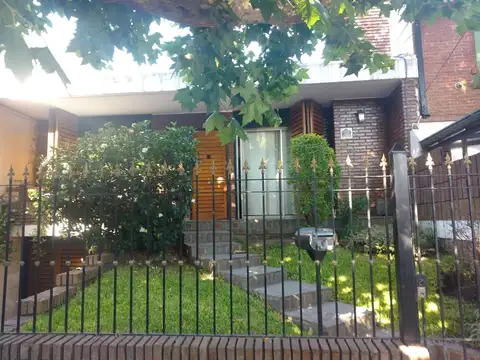 EXCELENTE CHALET SOBRE 410 METROS DE TERRENO