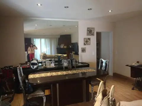 EXCELENTE CHALET SOBRE 410 METROS DE TERRENO