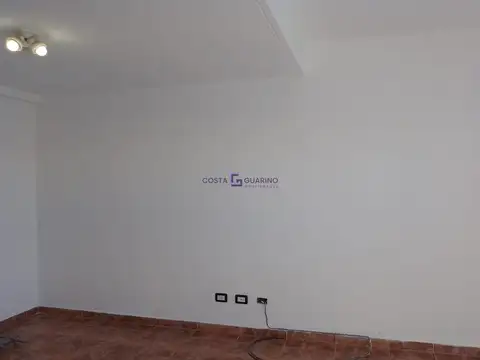 Excelente departamento de 2 ambientes en sexto piso con balcón y terraza