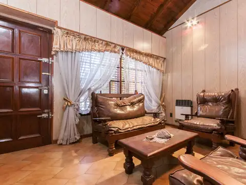Casa 4 ambientes con 2 baños