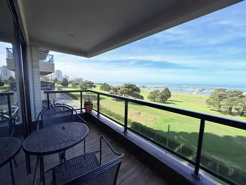 Departamento tres ambientes frente al Golf de Playa Grande