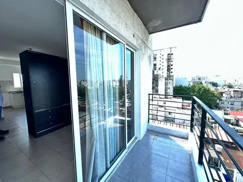 Venta monoambiente con balcón en Boedo
