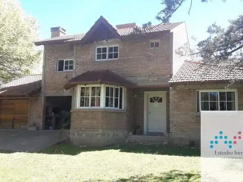 Casa en Venta con 2 cocheras