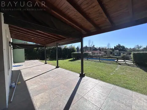 Casa en Alquiler con 5 cocheras