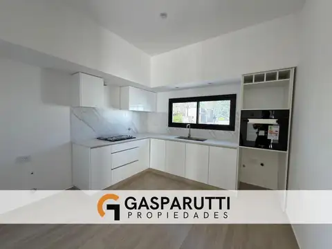 Casa en Venta con 4 cocheras