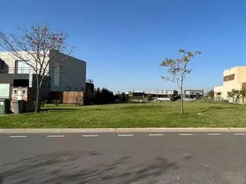 Terreno en Venta en Puertos - Barrio Ceibos, USD 185.000