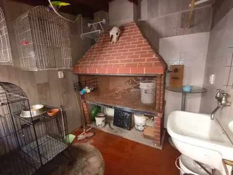 Casa 4 ambientes con 2 baños