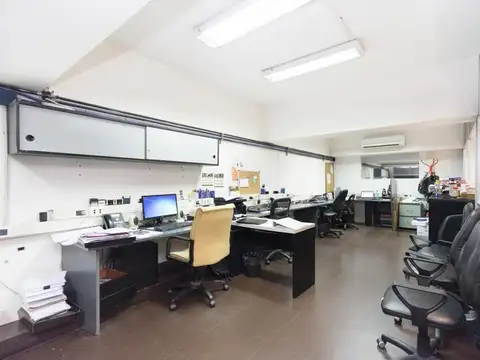 Edificio de oficinas. Ubicación estratégica frente a Panamericana. Florida Oeste