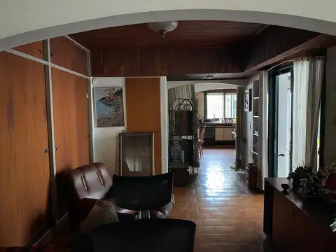 *CASA EN P.B DE 3 AMB. PARA USO COMERCIAL  *COCHERA PASANTE Y PATIO