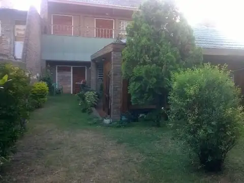 Casa 6 ambientes con 4 baños