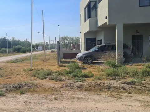 Lote en barrio Oasis 8,66x43 cerca de la entrada!