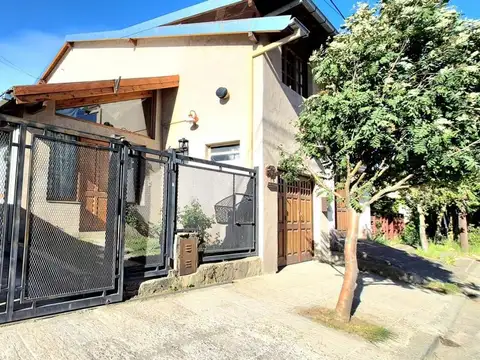 CASA VENTA 6 AMBIENTES +2 COCHERAS+ QUINCHO