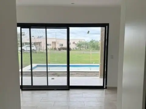 Casa en Venta con 3 cocheras