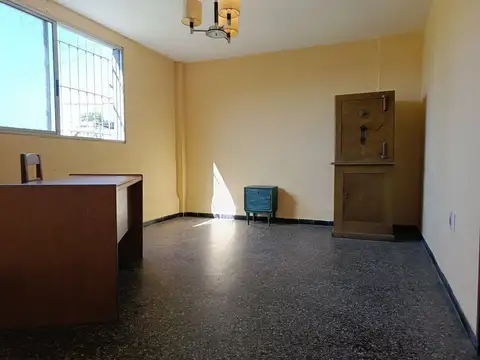 Alquiler galpón en Pando con 800m² de construcción