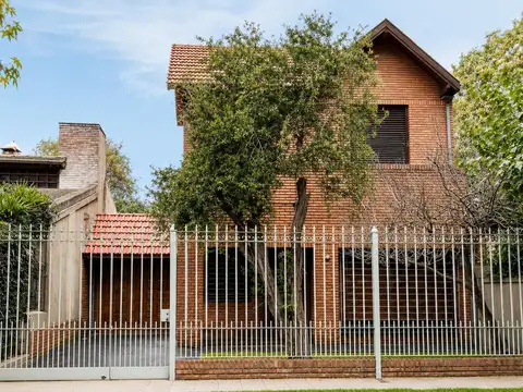 VENTA CASA 4 AMBIENTES EN RANELAGH