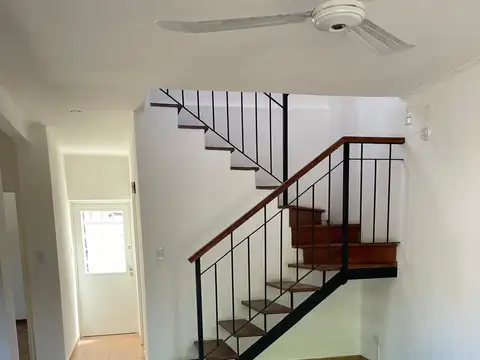 Casa en Alquiler con 1 cochera