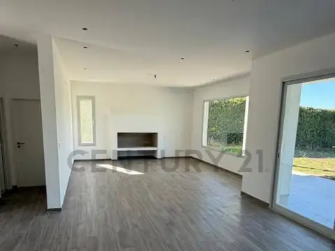 Casa en Venta con 3 cocheras
