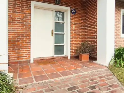 Casa 6 ambientes con 3 baños