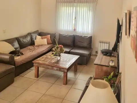 Casa en Alquiler con 3 cocheras
