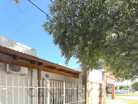Casa 7 ambientes con 1 baño