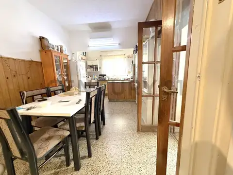 CASA DE 2 DORMITORIOS CON SALON COMERCIAL - IMPORTANTE ESQUINA VENADO TUERTO